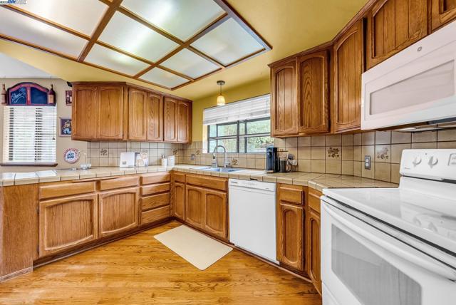 22 Cobblestone Ct, San Ramon CA: https://media.crmls.org/mediaz/f428240c-bcb0-42ea-9415-01947c3611ec.jpg