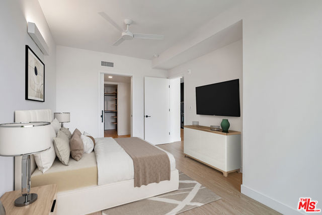 3688 Overland Avenue, Los Angeles CA: https://media.crmls.org/mediaz/f42930bc-8714-4521-8bd6-ed4c55746cd6.jpg
