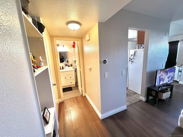 1811 Grand Ave, Escondido, California 92027, 1 Bedroom Bedrooms, ,1 BathroomBathrooms,Condominium,For Sale,Grand Ave,250017017SD