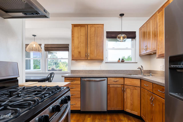 196 Malcolm Drive Drive, Pasadena CA: https://media.crmls.org/mediaz/f429b5f4-6a62-4ba0-9de6-ff985a7e9d68.jpg