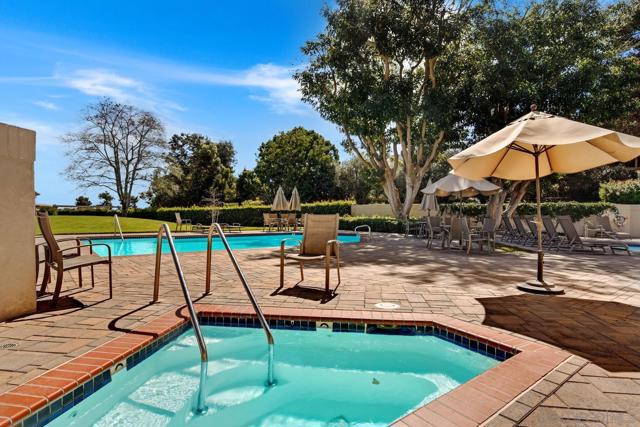6645 Caminito Scioto, La Jolla CA: https://media.crmls.org/mediaz/f429c554-0d47-4792-bdb1-abc60eec0e75.jpg