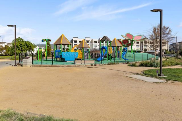 1916 Trento Loop, Milpitas CA: https://media.crmls.org/mediaz/f42af271-43b0-4785-a053-6f9fca5c753d.jpg