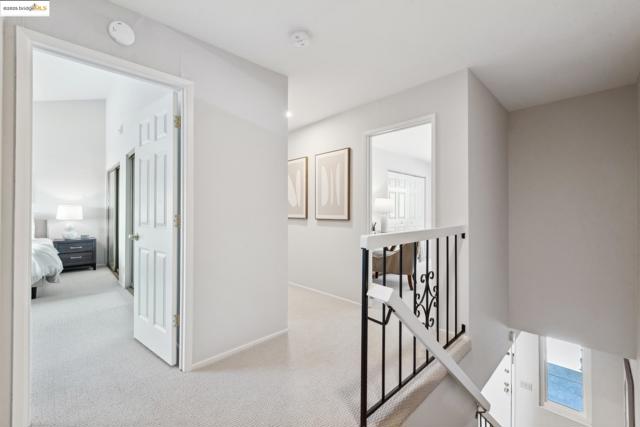 93 Thousand Oaks St, Oakland CA: https://media.crmls.org/mediaz/f42b3a58-5289-41ec-9196-e20503e44108.jpg