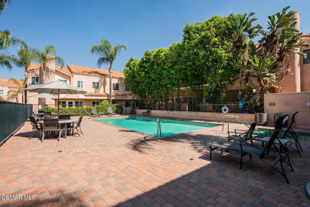 5200 White Oak Avenue, Encino CA: https://media.crmls.org/mediaz/f42b5feb-b27a-48a2-b385-26507be386a1.jpg