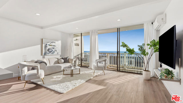 11862 Starfish Lane, Malibu CA: https://media.crmls.org/mediaz/f42b770f-252b-47e2-b754-d2efa97c51dd.jpg