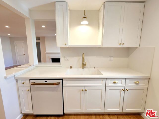 2209 Summertime Lane, 209 photo 5