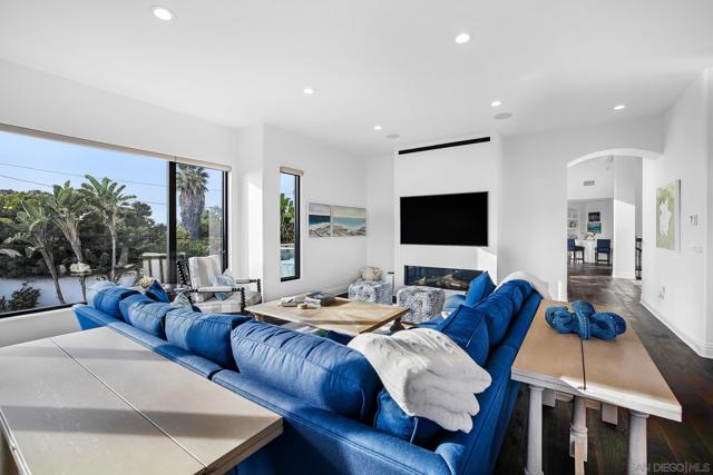 Image 7 of 55 For 1070 Coronado Avenue