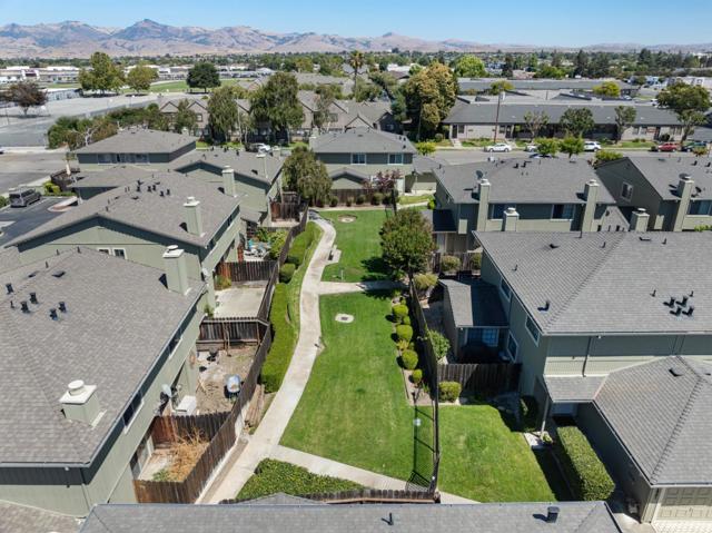 1411 Squire Court, Hollister CA: https://media.crmls.org/mediaz/f42cdcbb-b403-44c9-a9d2-6fee702289ec.jpg