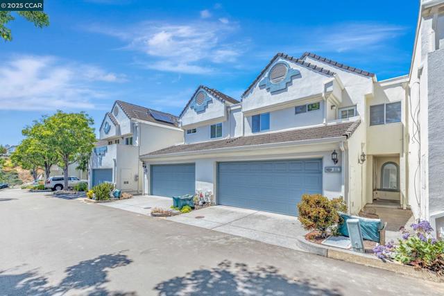 32 Shoal Dr, Vallejo CA: https://media.crmls.org/mediaz/f42cfa11-20d7-418e-a5f8-38df2d9353e9.jpg