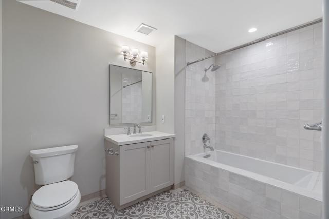 Detail Gallery Image 14 of 18 For 533 E Union St #201,  Pasadena,  CA 91101 - 3 Beds | 3/1 Baths