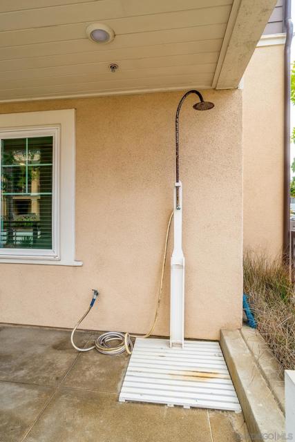 807 Santa Barbara Pl, San Diego CA: https://media.crmls.org/mediaz/f42d2997-6997-481d-9b0c-01cf7864b5b1.jpg