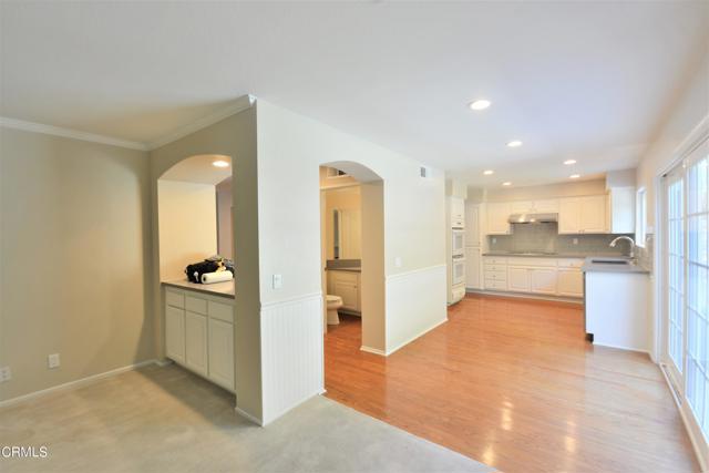 Detail Gallery Image 2 of 11 For 5055 Blackpool Ave, Oak Park,  CA 91377 - 4 Beds | 2/1 Baths