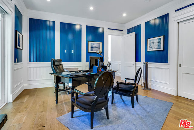 19633 Wells Drive, Tarzana CA: https://media.crmls.org/mediaz/f42e2be2-e691-429b-b0a7-d53fb658a63b.jpg