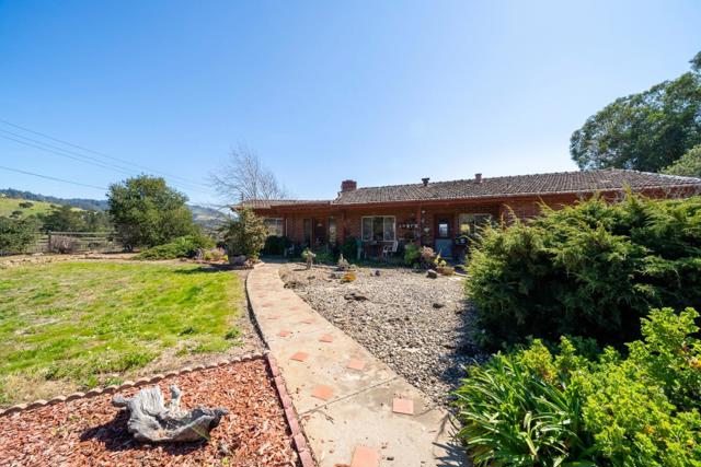 211 Smith Road, Watsonville CA: https://media.crmls.org/mediaz/f42e8ee6-7b74-4640-ba81-83d5a5a79abe.jpg