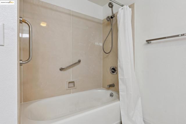 988 Franklin, Oakland CA: https://media.crmls.org/mediaz/f42ea894-4f1c-4406-ab97-236c5a9998ea.jpg