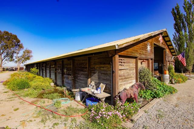 6200 Frye Lane, Hollister CA: https://media.crmls.org/mediaz/f42ec041-c27f-4bd1-af25-72c275acb66d.jpg