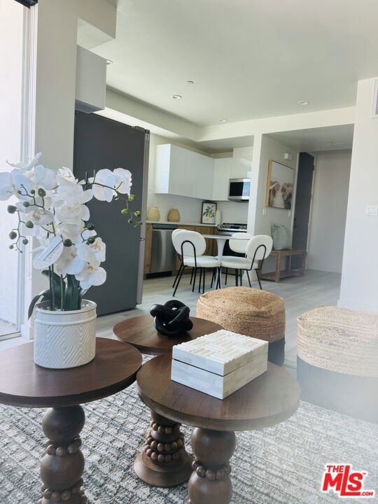124 S Croft Avenue, Los Angeles CA: https://media.crmls.org/mediaz/f42ed2ca-8c53-4a39-8dd6-4e0df1dd664e.jpg