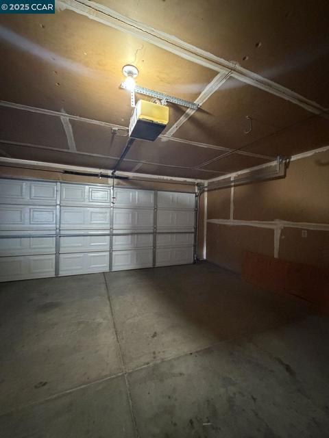 105 Via Cabrera Ln, Martinez CA: https://media.crmls.org/mediaz/f42ede26-318e-44b9-9147-18f0c2d3d52f.jpg