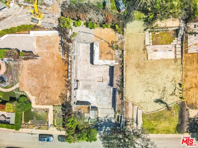 14635 Whitfield Avenue, Pacific Palisades CA: https://media.crmls.org/mediaz/f42f4c90-6d7c-4832-abef-f2294d3b43aa.jpg