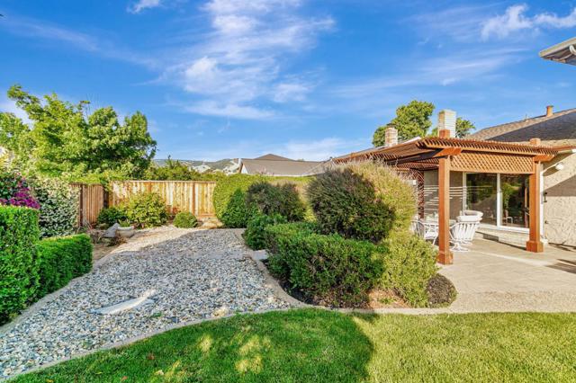 5186 Sunny Creek Drive, San Jose CA: https://media.crmls.org/mediaz/f4302038-bc12-40f7-9acb-69fd8d571423.jpg