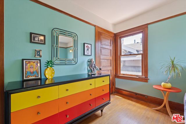 1654 5th Avenue, Los Angeles CA: https://media.crmls.org/mediaz/f4302261-a0dd-4d28-a0e6-a7edd91568e5.jpg