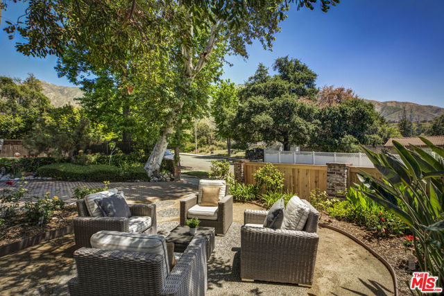 1943 Coolidge Avenue, Altadena CA: https://media.crmls.org/mediaz/f430424f-1c99-487a-93af-dad3d05a8b05.jpg