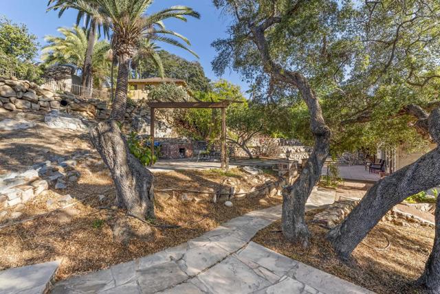 10013 Pandora Drive, La Mesa CA: https://media.crmls.org/mediaz/f43077a9-33de-4c81-90b1-d68f326671a9.jpg