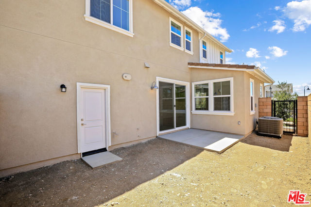 13889 Bell Way, Fontana CA: https://media.crmls.org/mediaz/f4312da4-e43d-4644-a64a-e6affdba170a.jpg