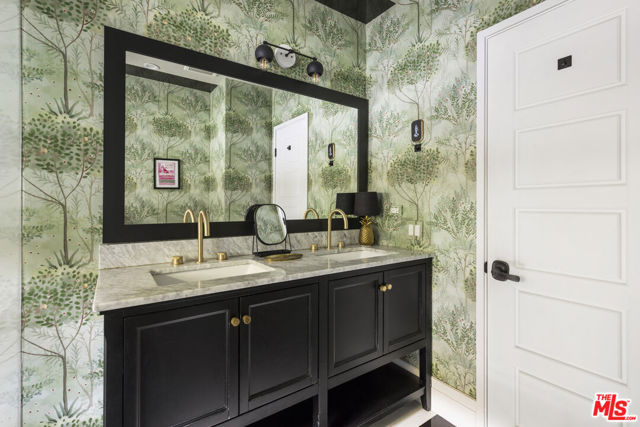 2936 La Castana Drive, Los Angeles CA: https://media.crmls.org/mediaz/f4315149-9b4f-40ab-9a8e-1e0d9448d168.jpg