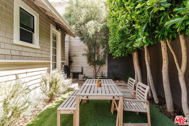 224 San Juan Avenue, Venice CA: https://media.crmls.org/mediaz/f431aa9c-9fe6-4a3b-bba5-dfef7b3f301d.jpg