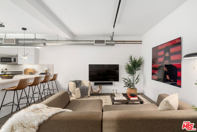 1046 Princeton Drive, Marina del Rey CA: https://media.crmls.org/mediaz/f4325ca7-18b2-4c1e-8d5c-03ac94afd284.jpg