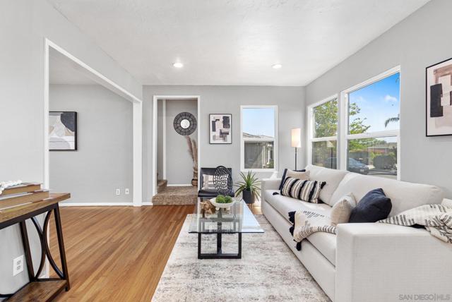 4050 Marian St, La Mesa CA: https://media.crmls.org/mediaz/f432e586-3743-44f7-95e7-84634fd53c58.jpg