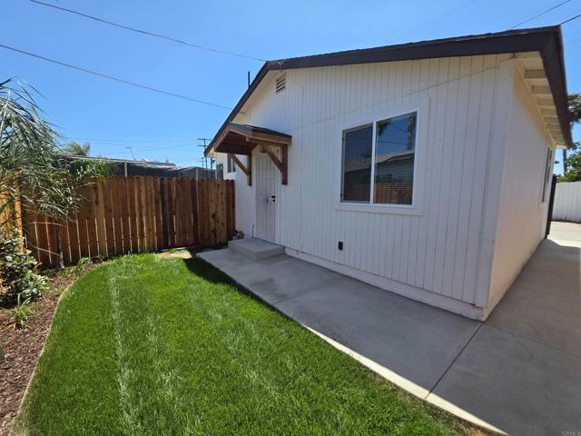 Detail Gallery Image 9 of 23 For 2040 Earl St #B,  San Diego,  CA 92113 - 2 Beds | 1 Baths