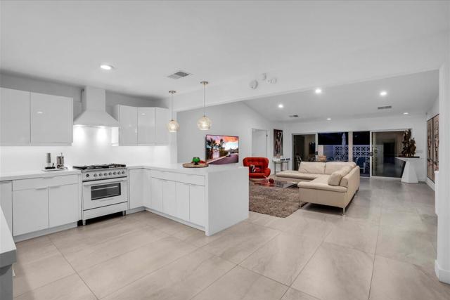 68159 Mountain View Road, Cathedral City CA: https://media.crmls.org/mediaz/f4338ad4-8413-4e40-b5d3-f604e7405c08.jpg