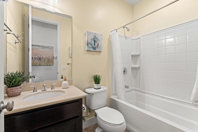 35607 Embassy Common, Fremont CA: https://media.crmls.org/mediaz/f433b784-afad-4287-a9db-5075f7547a9f.jpg