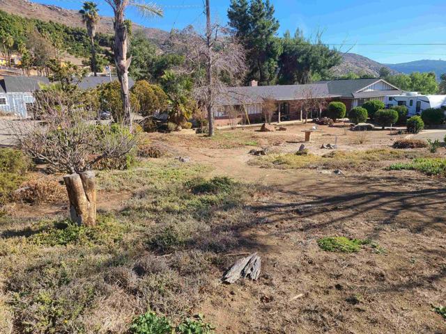 9109 Huntley Road, Fallbrook CA: https://media.crmls.org/mediaz/f433ba16-77a5-4499-8764-7221e8f9d1d1.jpg