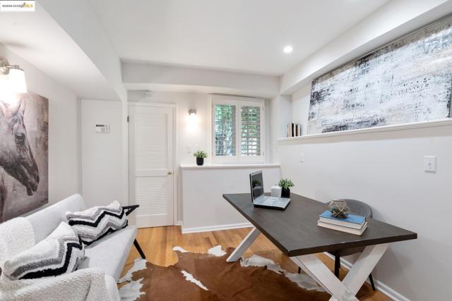 Image 23 of 37 For 1633 Trestle Glen Rd