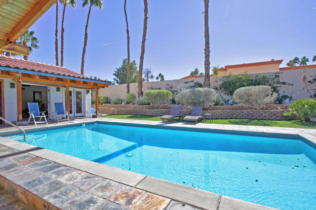 73117 Haystack Road, Palm Desert CA: https://media.crmls.org/mediaz/f433ebeb-a598-4588-855c-ffc194bd8a38.jpg