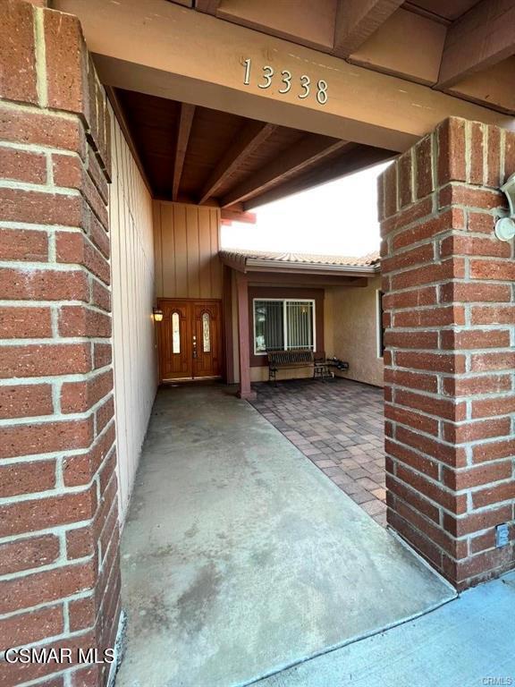 13338 Canyon Ridge Lane, Granada Hills CA: https://media.crmls.org/mediaz/f433ed10-89ee-471e-850f-4a98b35b8082.jpg