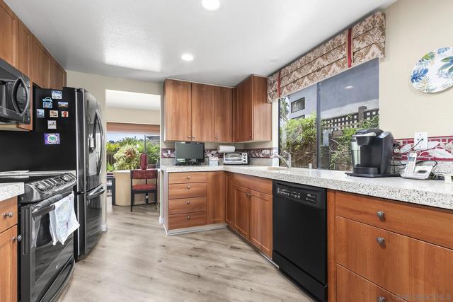 6317 CAMINITO DEL PASTEL, San Diego CA: https://media.crmls.org/mediaz/f4352388-ba46-45cf-9e40-a155c6a075f5.jpg