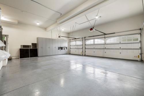 12 Colton Court, Redwood City CA: https://media.crmls.org/mediaz/f435a763-e7cd-431b-b674-b932a56c0f47.jpg