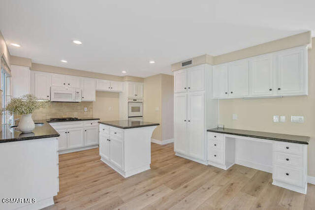 1636 Meadowglen Court, Newbury Park CA: https://media.crmls.org/mediaz/f435b3de-f3c1-419f-b2e9-1ea37ddb4251.jpg