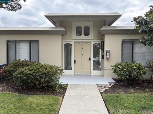 2017 Pine Knoll Dr, Walnut Creek CA: https://media.crmls.org/mediaz/f4364028-e31d-47c0-ba2a-28c1774637ea.jpg