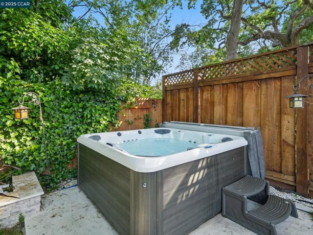 1836 Newell Ave, Walnut Creek CA: https://media.crmls.org/mediaz/f4366678-85d9-408f-9825-561bda99f8f3.jpg