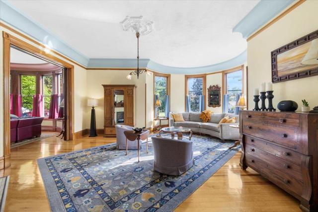 Image 14 of 71 For 223 Oregon Street