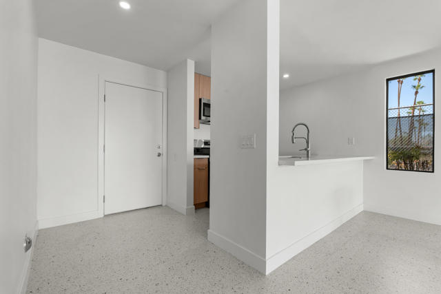 Image 5 of 22 For 1400 Palm Canyon Drive 104