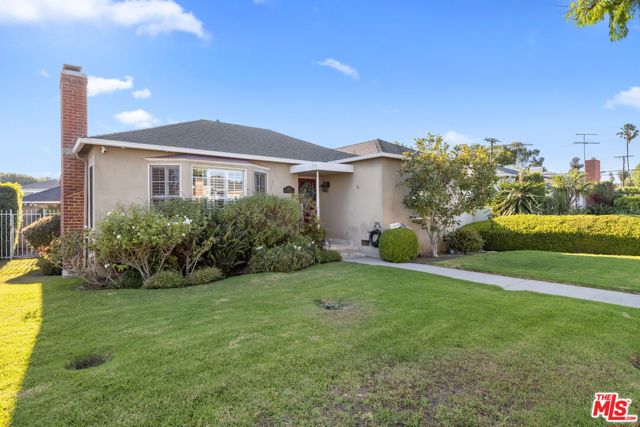 5715 Valley Ridge Avenue, Los Angeles CA: https://media.crmls.org/mediaz/f436b107-40cc-4e92-93cf-c3326810c709.jpg