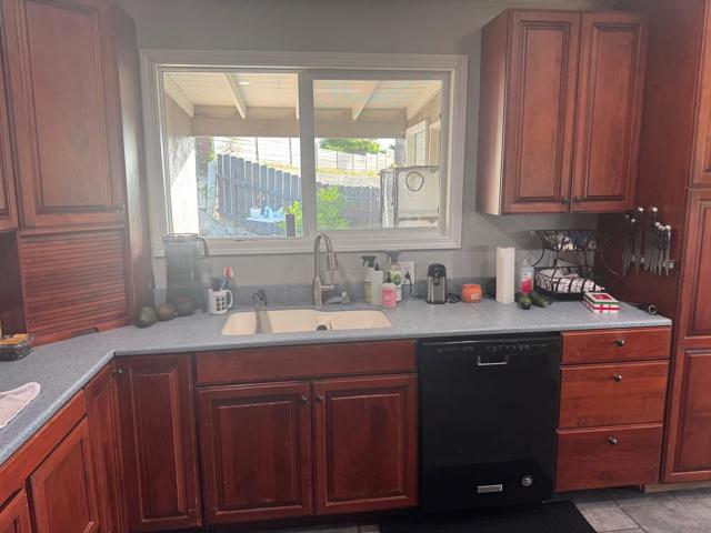 12710 Montauk St, Poway CA: https://media.crmls.org/mediaz/f436cf12-a4db-499c-9a4e-99bcee65fed7.jpg