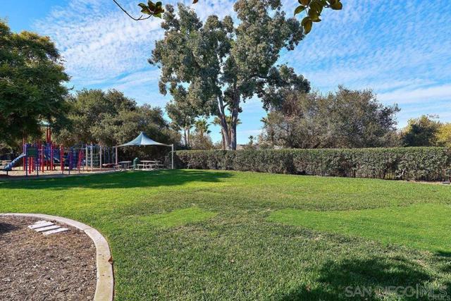 5423 Foxtail Loop, Carlsbad CA: https://media.crmls.org/mediaz/f436e4da-77f6-48ad-8344-c49d383dd95f.jpg