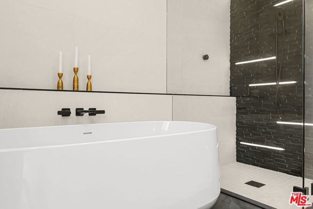 4153 Vantage Avenue, Studio City CA: https://media.crmls.org/mediaz/f437bc30-ef92-45f6-b489-dbb924b9e3df.jpg